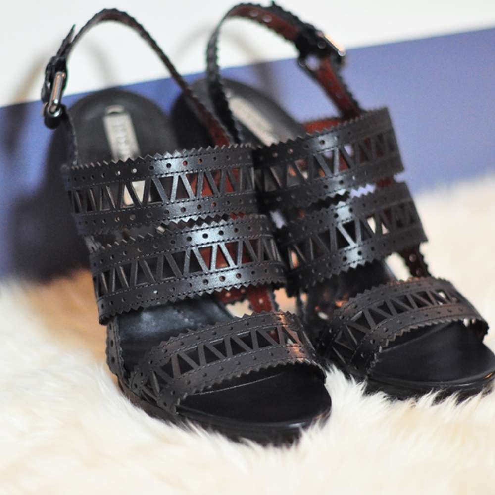 BRAND NEW! Strappy Heels Slingback Sandals cut out leather lace Black BCBG -US 9